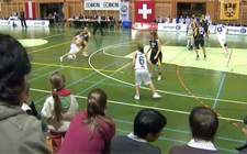 Una situazione di gioco durante una partita di campionati di juniori. 