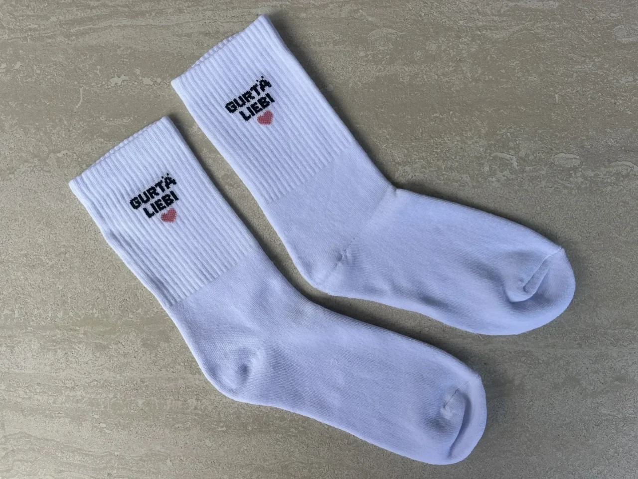 Socken "Gurtä Liebi" mit Herz (Grösse 35-40) – Bild 2