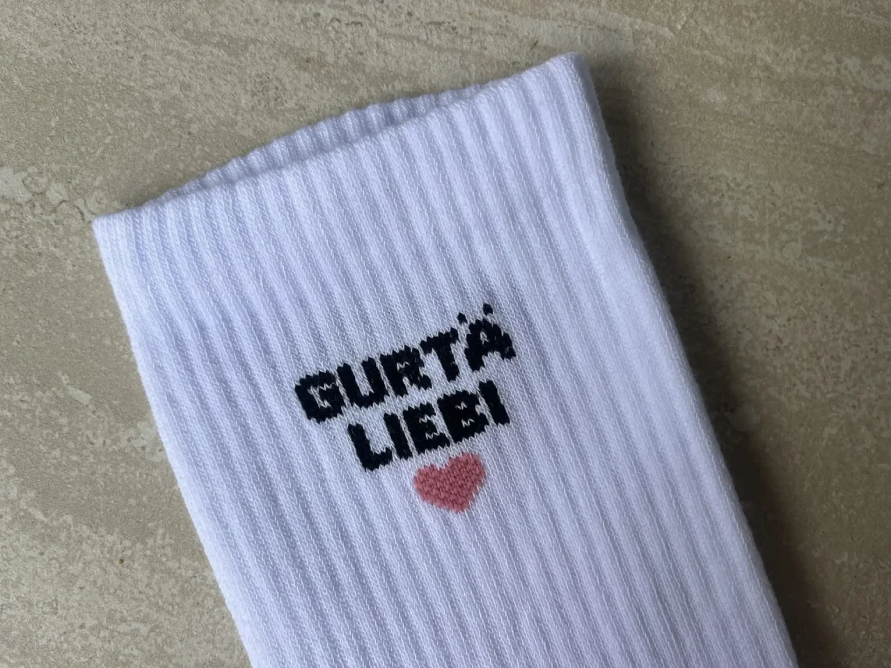 Socken "Gurtä Liebi" mit Herz (Grösse 35-40)