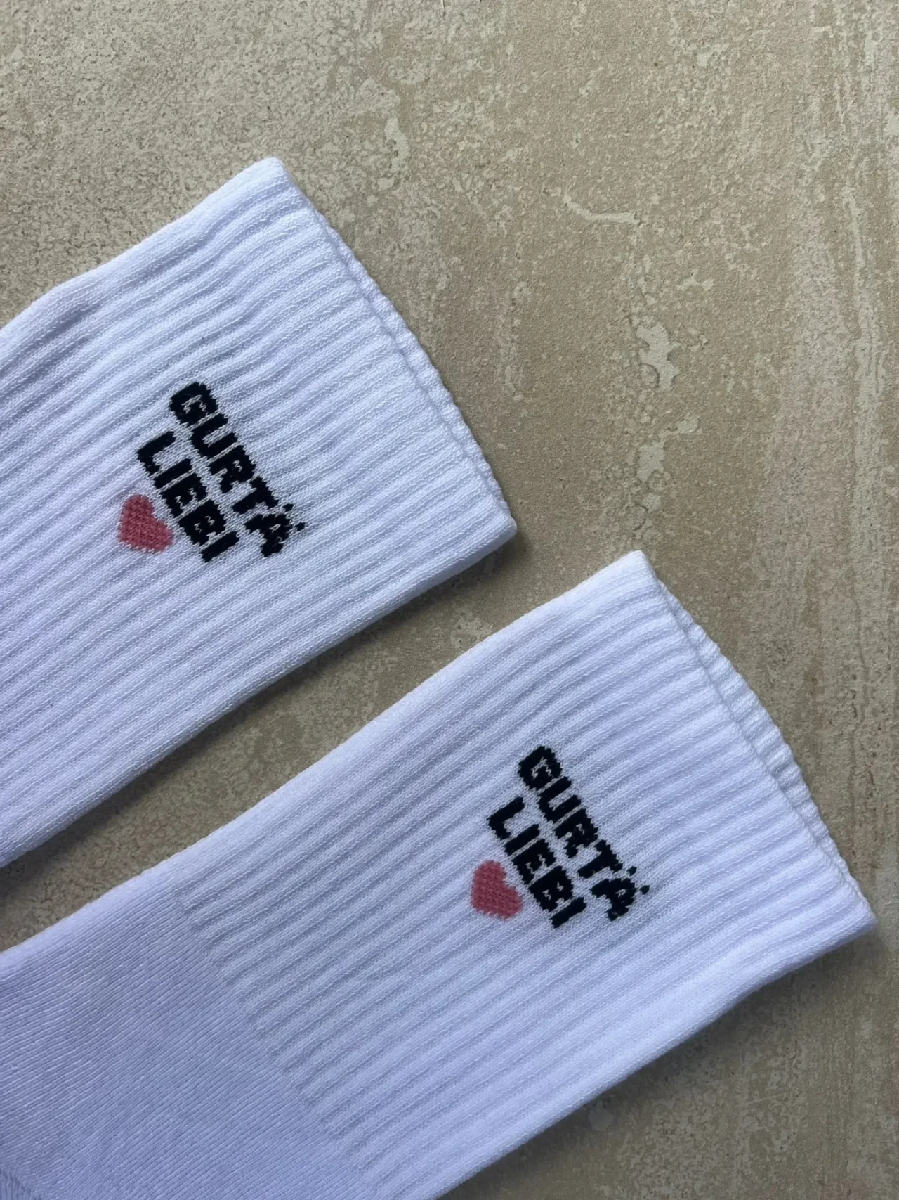 Socken "Gurtä Liebi" mit Herz (Grösse 35-40) – Bild 3