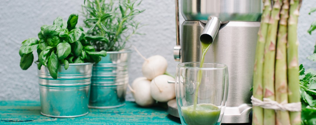 DetoxDelight_Juicing2