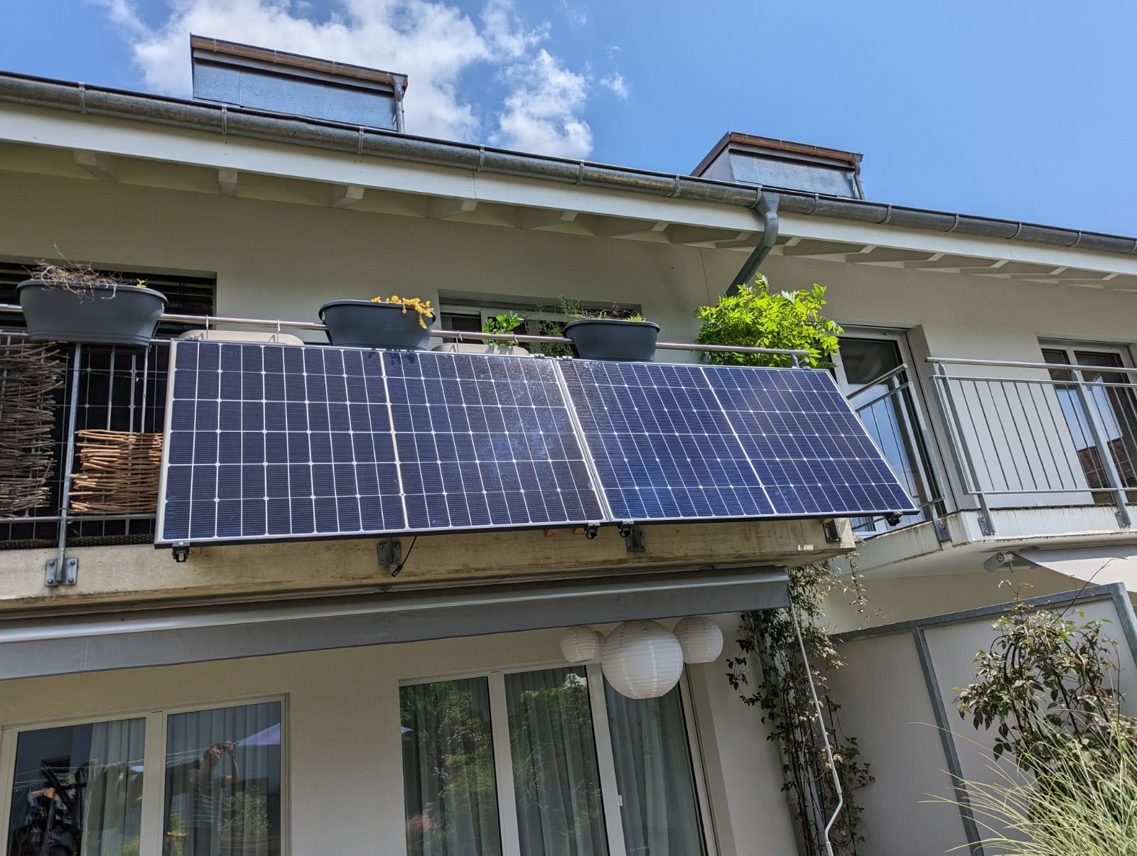 1600W (600W) Plug&Play Solaranlage legal! Für Gartenhaus inkl.  Moduloptimierer für unterschiedliche Ausrichtung – Solarblitz Switzerland  Photovoltaikanlagen