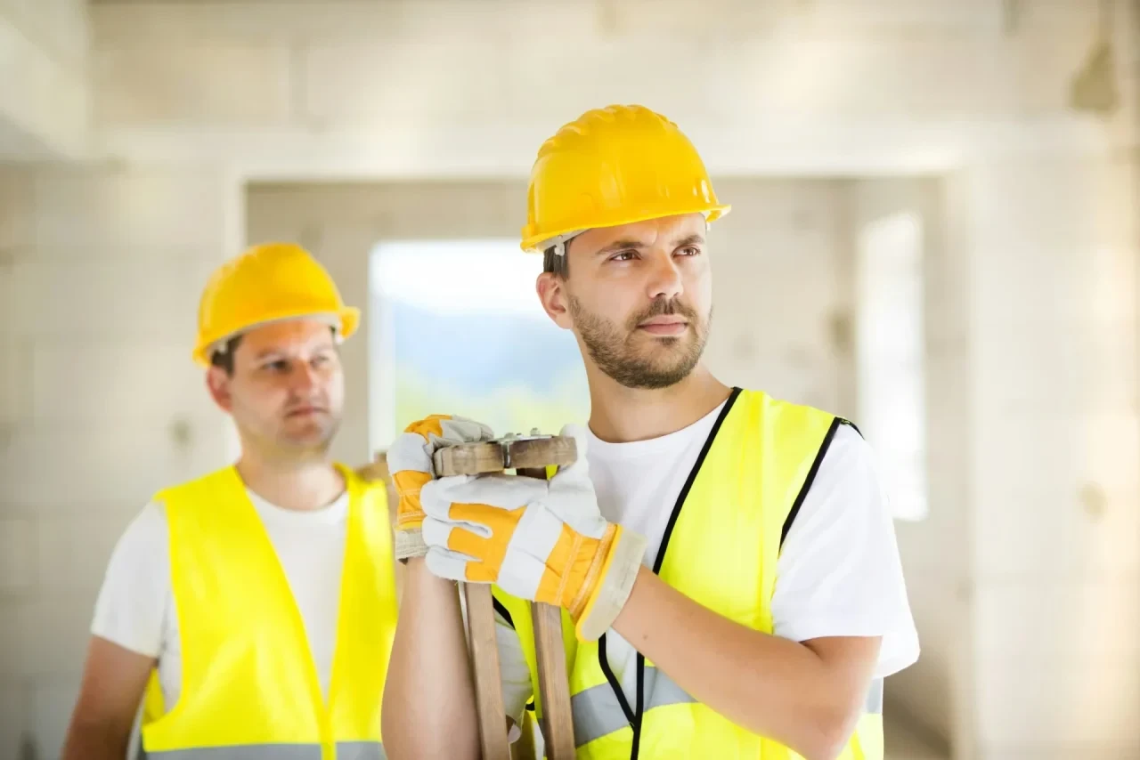 Temporärarbeit für Handwerker in Bau und Industrie