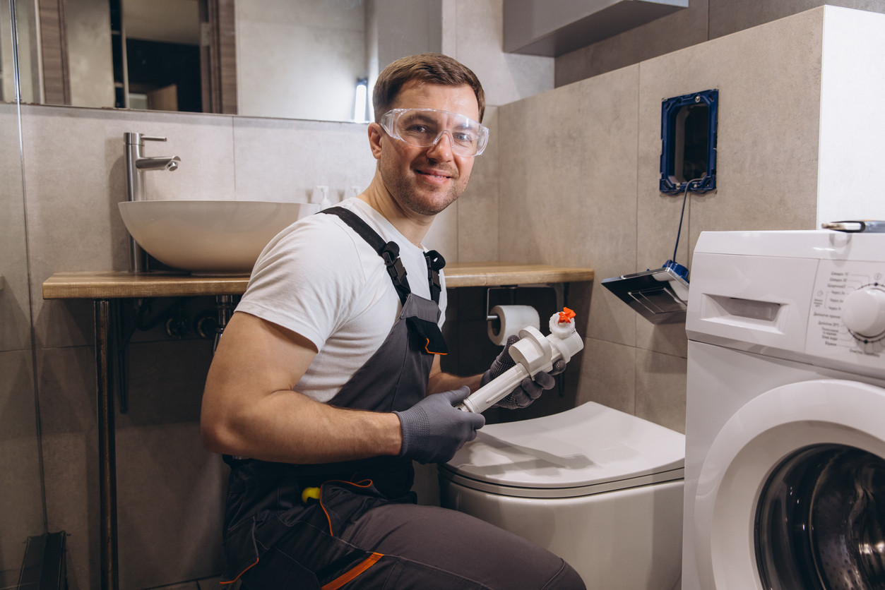 Sanitärinstallateur Jobs Schweiz Sanitärinstallateur bei der Arbeit