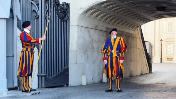 Gardes Suisses en service au Vatican. (Photo: Pixabay)