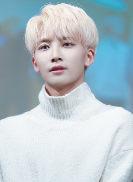 Jeonghan - kpop-track.com