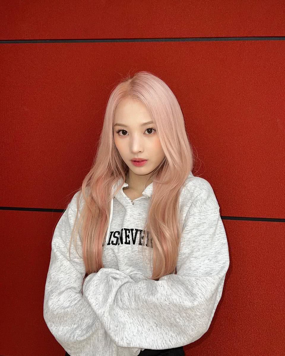 Yosh qoramagiz porno videoda ozini hol orgazmga olib keladi. Xiralashgan, osilgan kokraklar