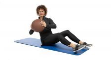 Entraînement avec le médecine-ball – Haut du corps et tronc: Rotation du tronc en position assise