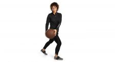 Allenamento con il pallone medicinale – Gambe e glutei: Passo con affondo e forma a 8 con la palla