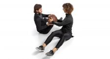 Entraînement avec le médecine-ball – Avec un partenaire: Rotation du tronc/Stabilisation