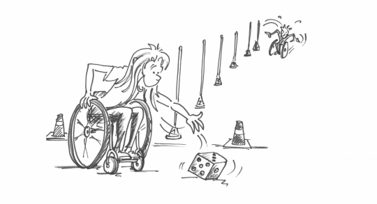 Une personne fauteuil roulant lance un dé, tandis qu'un collègue se dirige vers elle après avoir effectué un slalom.