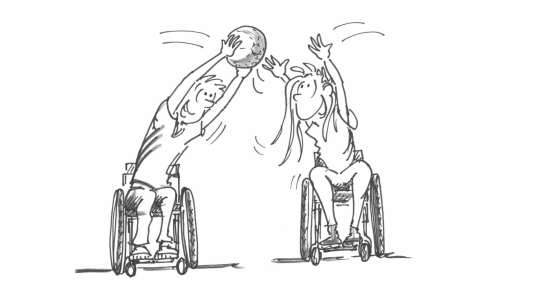 Deux personnes en fauteuil roulant se transmettent un ballon par le haut.