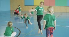 Bonnes pratiques – Formes fondamentales de mouvements: Courir, sauter – Défilé animalier