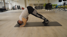 Allenamento della forza durante la formazione professionale – Parte superiore del corpo: V-push up