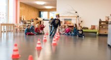Mehr bewegen im Kindergarten: Skitraining ohne Schnee