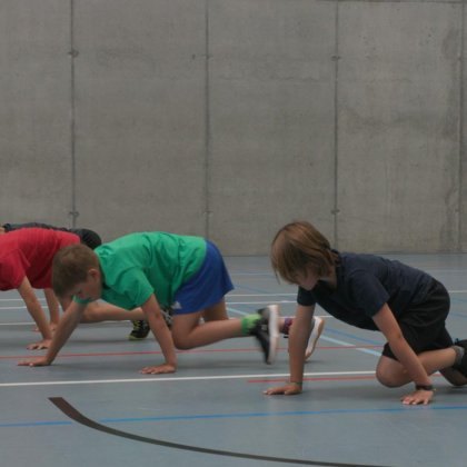 Power to Win – Good Practice Livello F3: Forza – Forza complessiva – Beast Walk sagittal (Animal-Flow)