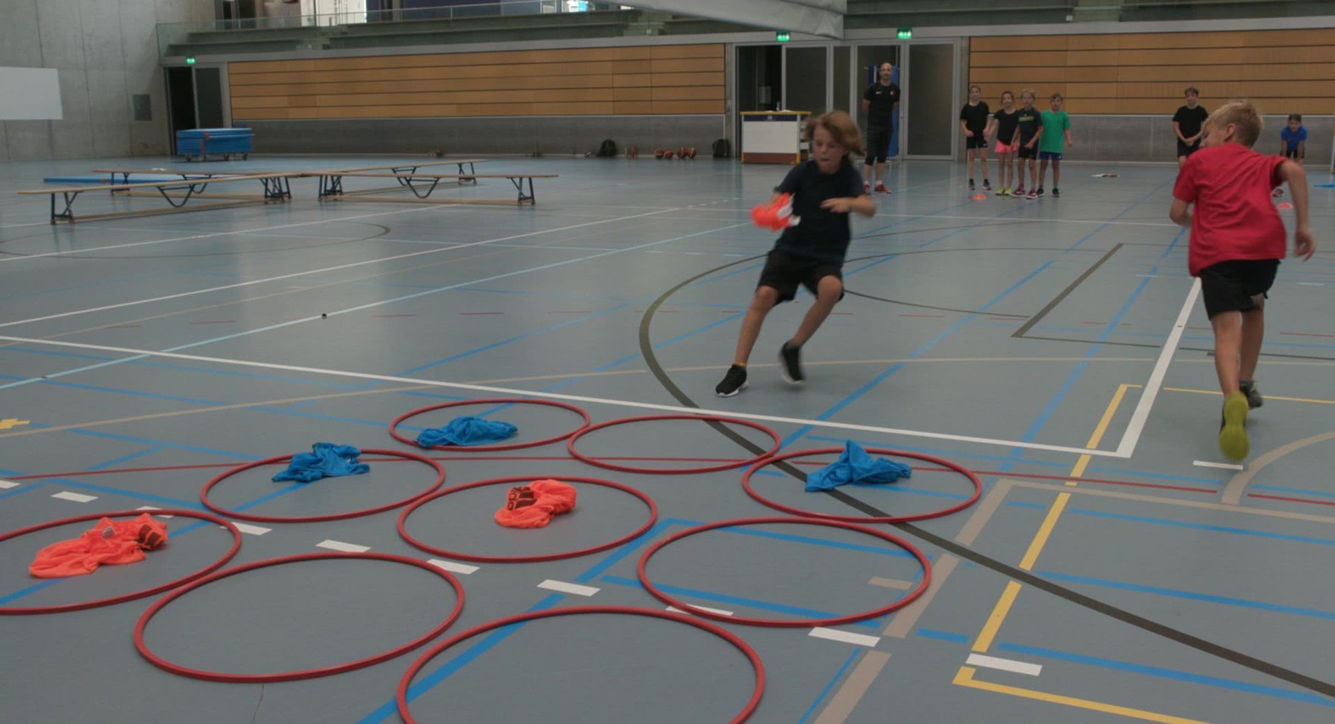 Tic Tac Toe spielen! 3 Gewinnt ist ein beliebtes Zwei Personen Spiel für  Kinder, Jugendliche und Erwachsene.: Ein kurzweiligste Spiel das man zweit