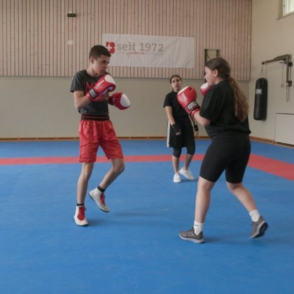 Light contact boxing: Listen and box