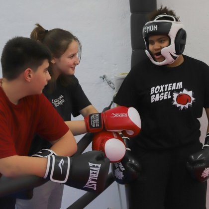 Light contact boxing: Partita con due coach
