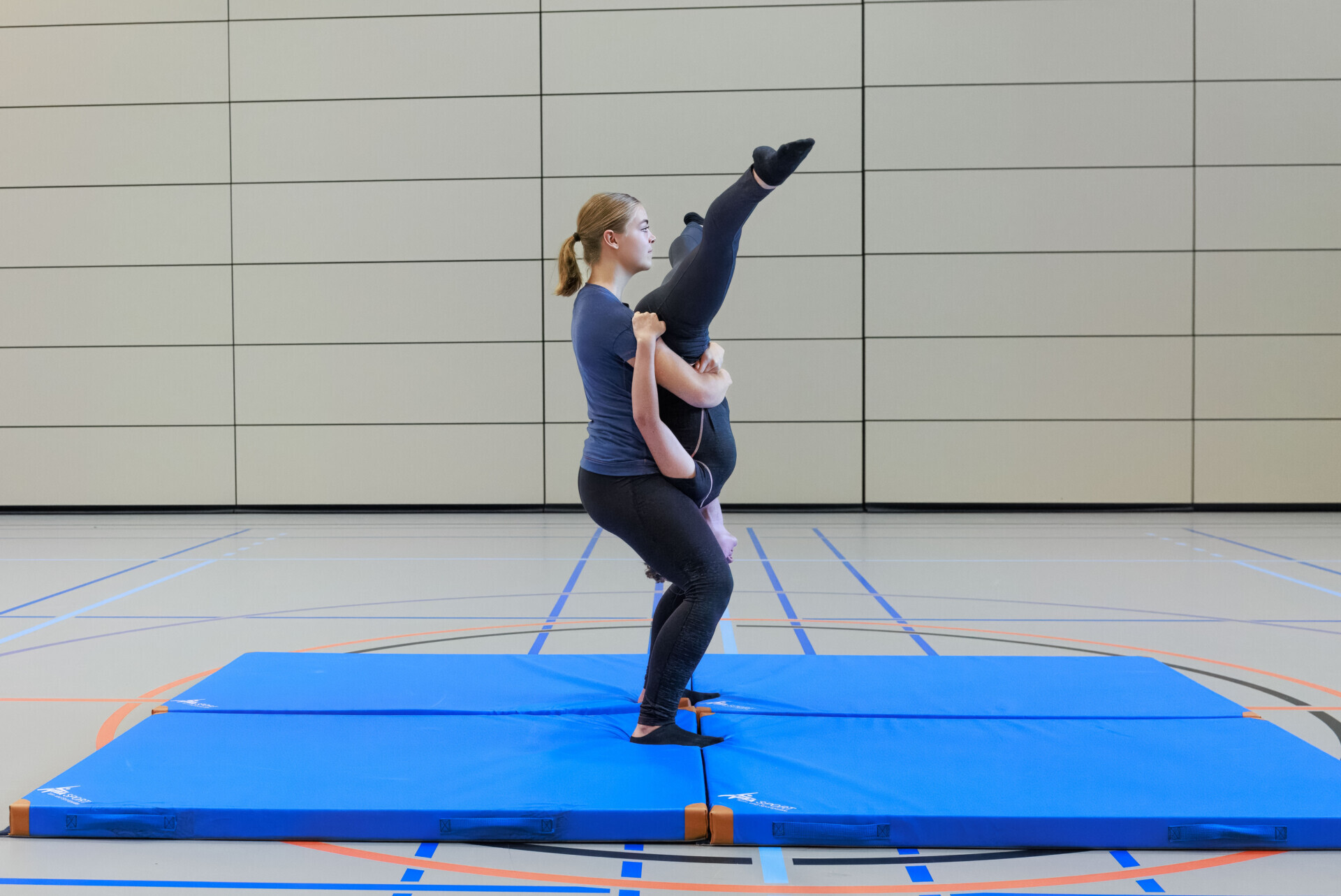 La foto mostra la forma di allenamento.