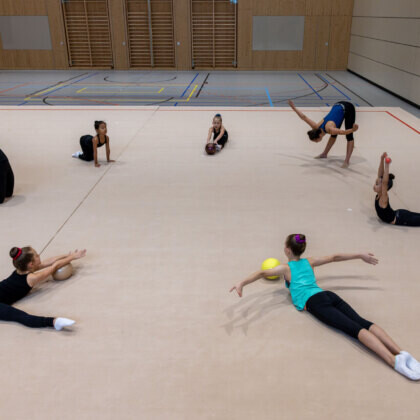 Rhythmische Gymnastik – Trainingsformen zu den Erscheinungsformen: Bewegungen mit der erforderlichen Beweglichkeit bewusst und stabil ausführen – Mobilitäts-Circuit