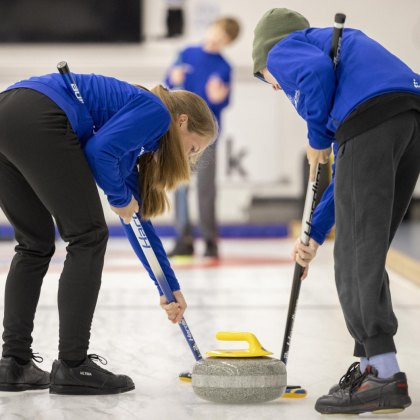 Curling – Trainingsformen: EF 3 –   Den Stein durch effizientes Wischen geschickt steuern: Kommando-Wischen