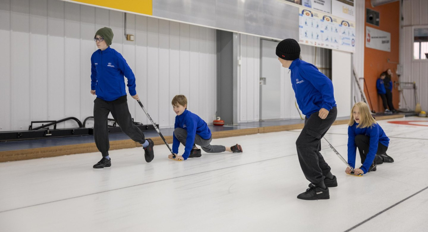 Curling – Spielgrundformen: On-Ice – Stafettenspiele: Schlittenhund