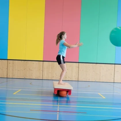 Bewegungs- und Spielgrundformen für Jugendliche – Bewegungsgrundformen: Balancieren: Kastensurfer