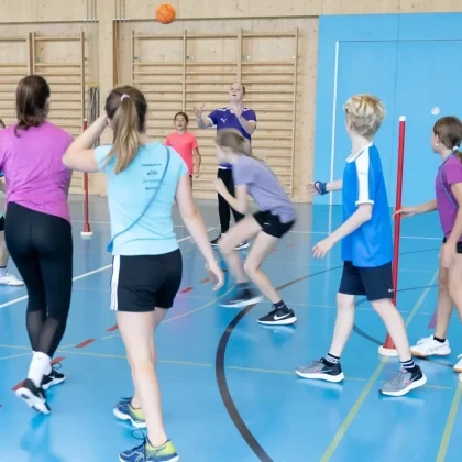 Bewegungs- und Spielgrundformen für Jugendliche – Spielgrundformen: Torschussspiele: Viele-Tore-Spiel