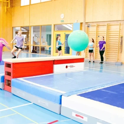 Bewegungs- und Spielgrundformen für Jugendliche – Spielgrundformen: Rückschlagspiele: Riesentennis