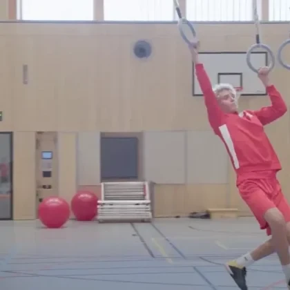 Power to Win – Good Practice: Stufe T1 – Eingrenzen – Kraft – Ziehen – Klimmzug an den Ringen