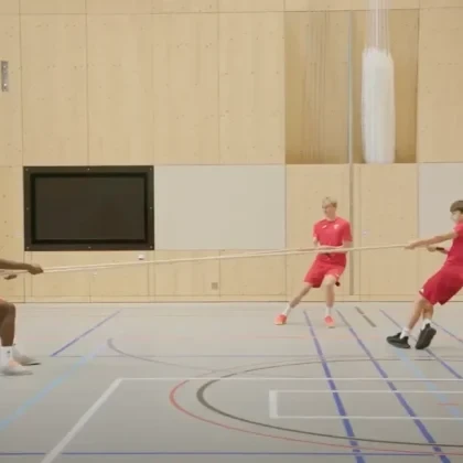 Power to Win – Good Practice: Stufe T1 – Eingrenzen – Kraft – Bremsen – Klettertau vorwärts