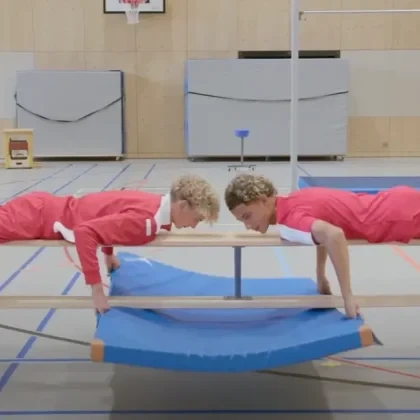 Power to Win – Good Practice: Stufe T1 – Belasten – Kraft – Ziehen – Ruderbewegung nahe am Körper entwickeln