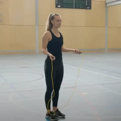 Power to Win – Good Practice: Stufe T1 – Eingrenzen – Explosivität – Sprungformen (Belastbarkeit) – Fussgelenksprünge mit dem Sprungseil