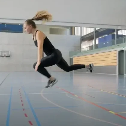 Power to Win – Good Practice: Stufe T1 – Belasten – Explosivität – Sprungformen (intensivieren) – Panthersprünge horizontal ohne Partner