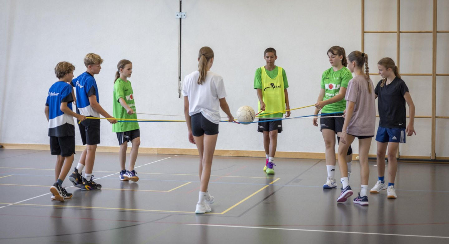 Die Kinder und Jugendlichen organisieren sich im Team, haben gemeinsame Erfolgserlebnisse und lernen, mit Misserfolgen umzugehen.