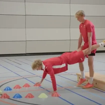 Power to Win – Good Practice: Stufe T1 – Eingrenzen – Kraft – Stützen – Akzent Position Hände