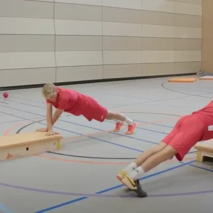 Power to Win – Good Practice: Stufe T1 – Eingrenzen – Kraft – Stützen – Übungsform walk over