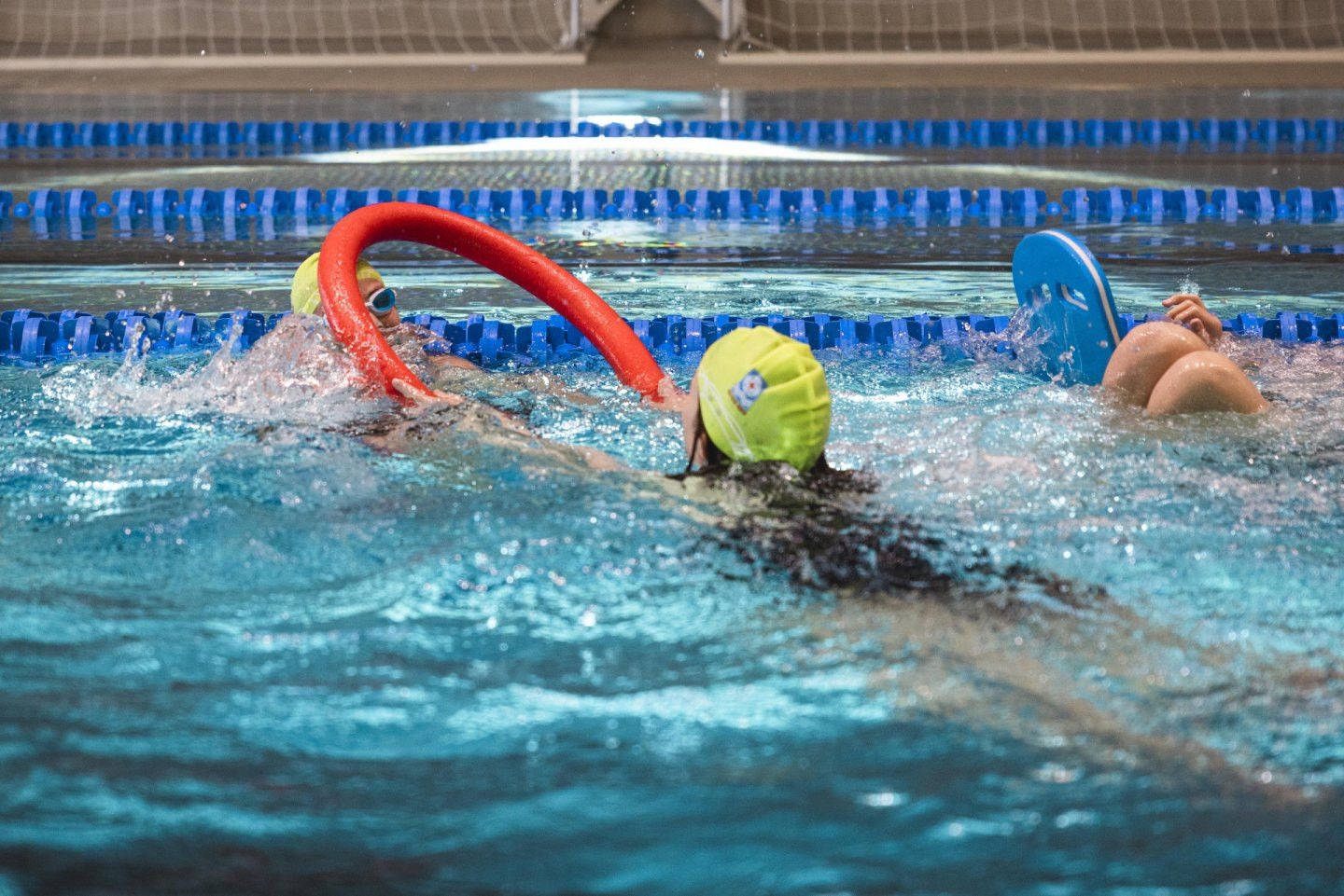 Die Kinder können schnell laufen/schwimmen, die Richtung wechseln und sich im Spiel orientieren.