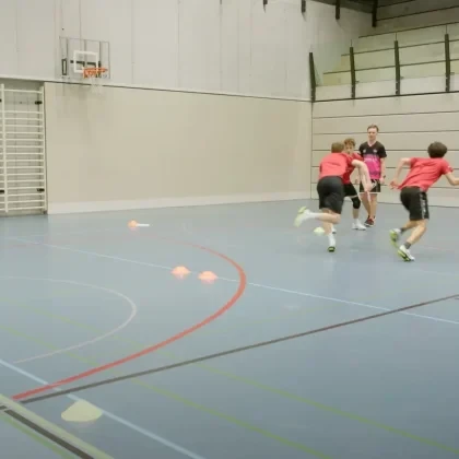 Power to Win – Good Practice: Stufe T1 – Belasten – Schnelligkeit – Richtungswechsel – Akzent schnell schnell Stafette