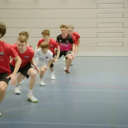 Power to Win – Good Practice: Stufe T1 – Konkretisieren – Schnelligkeit – Richtungswechsel – Akzent von schnell zu bremsen lateral ohne touch