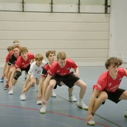 Power to Win – Good Practice: Stufe T1 – Konkretisieren – Schnelligkeit – Richtungswechsel – Akzent von schnell zu bremsen zu schnell lateral