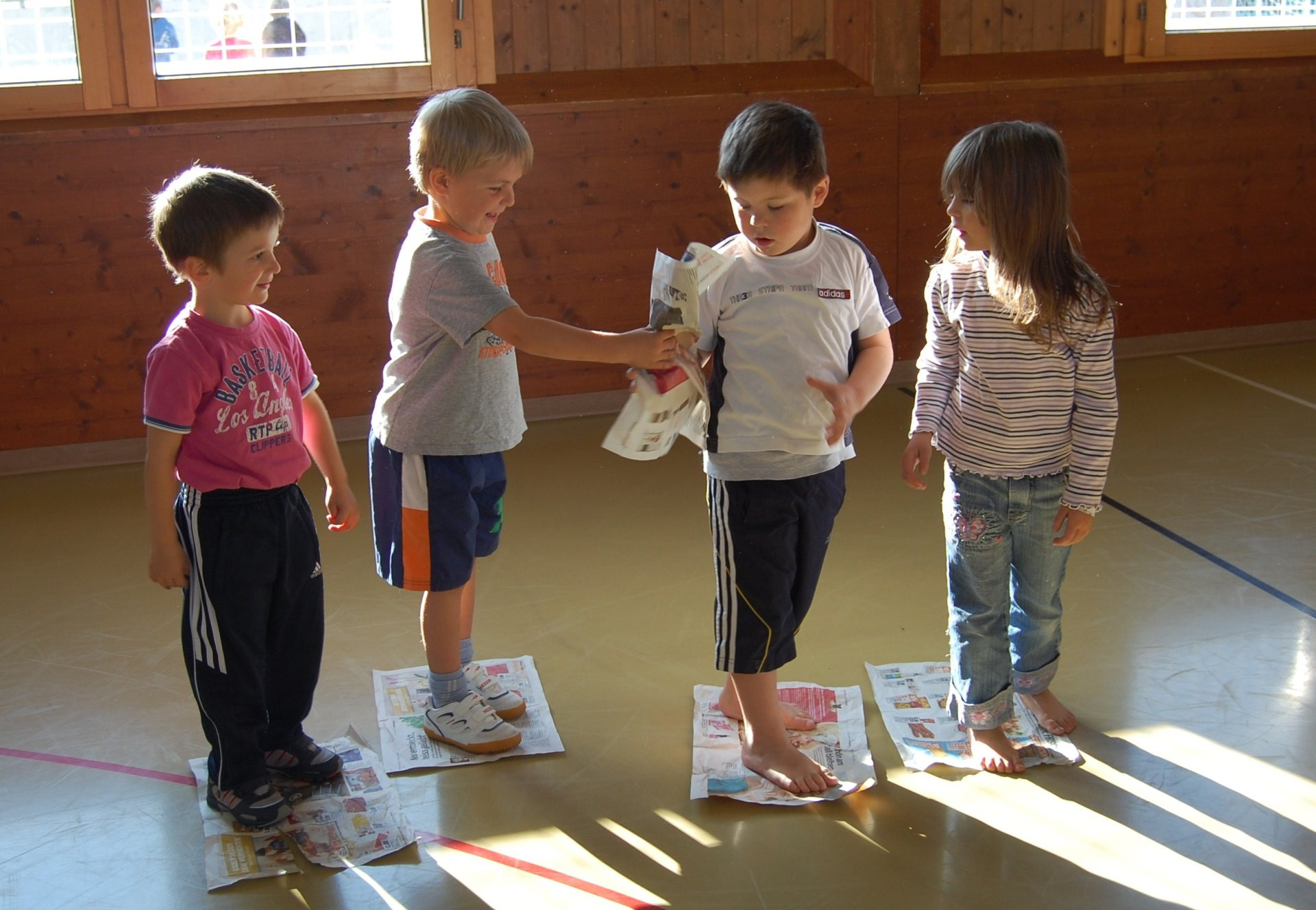 Alltagsgegenstände – Lektion: Zeitungszirkus