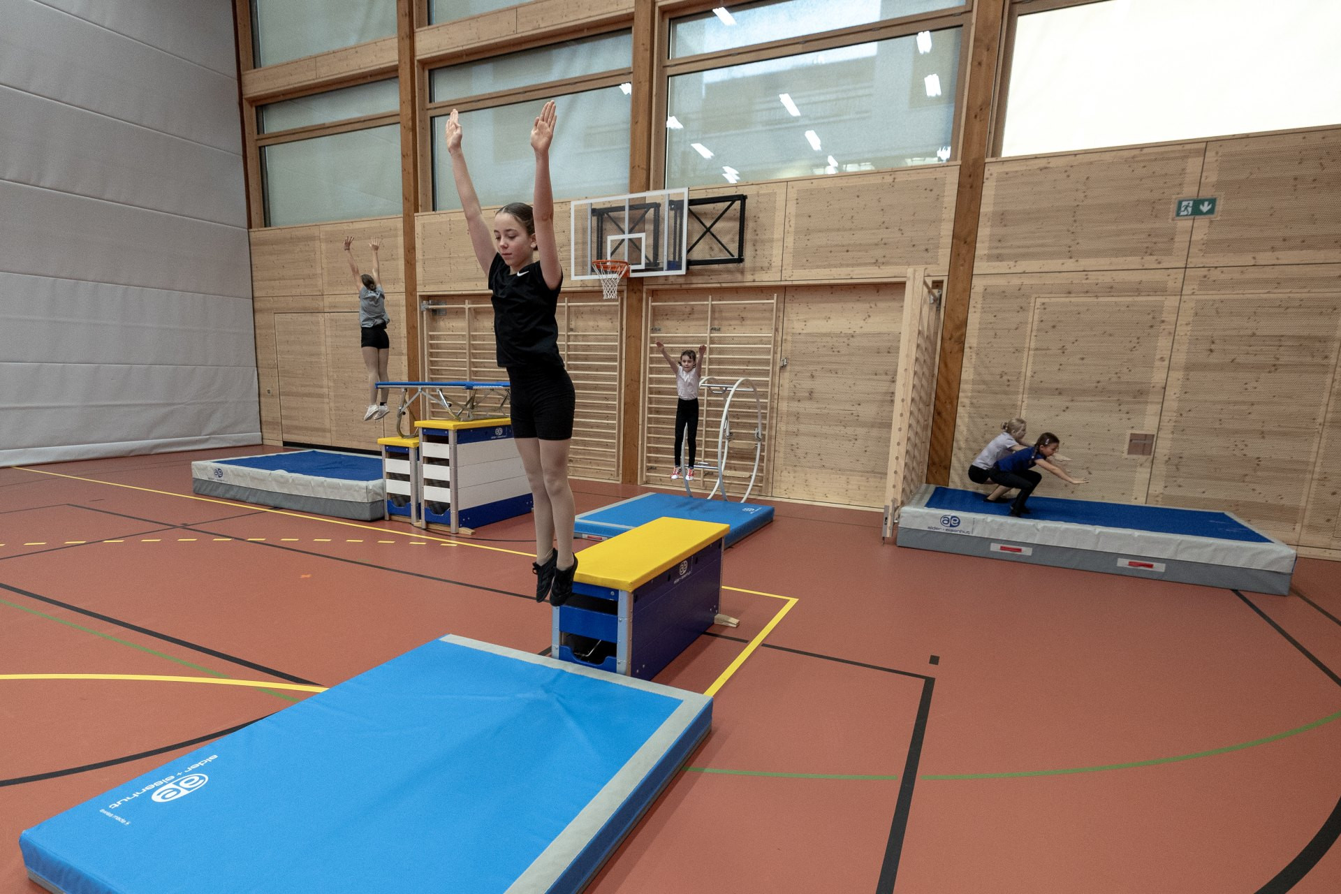 Rhönrad – Sauter avec puissance et se réceptionner de manière stable: Vol jusqu’au pays des monstres