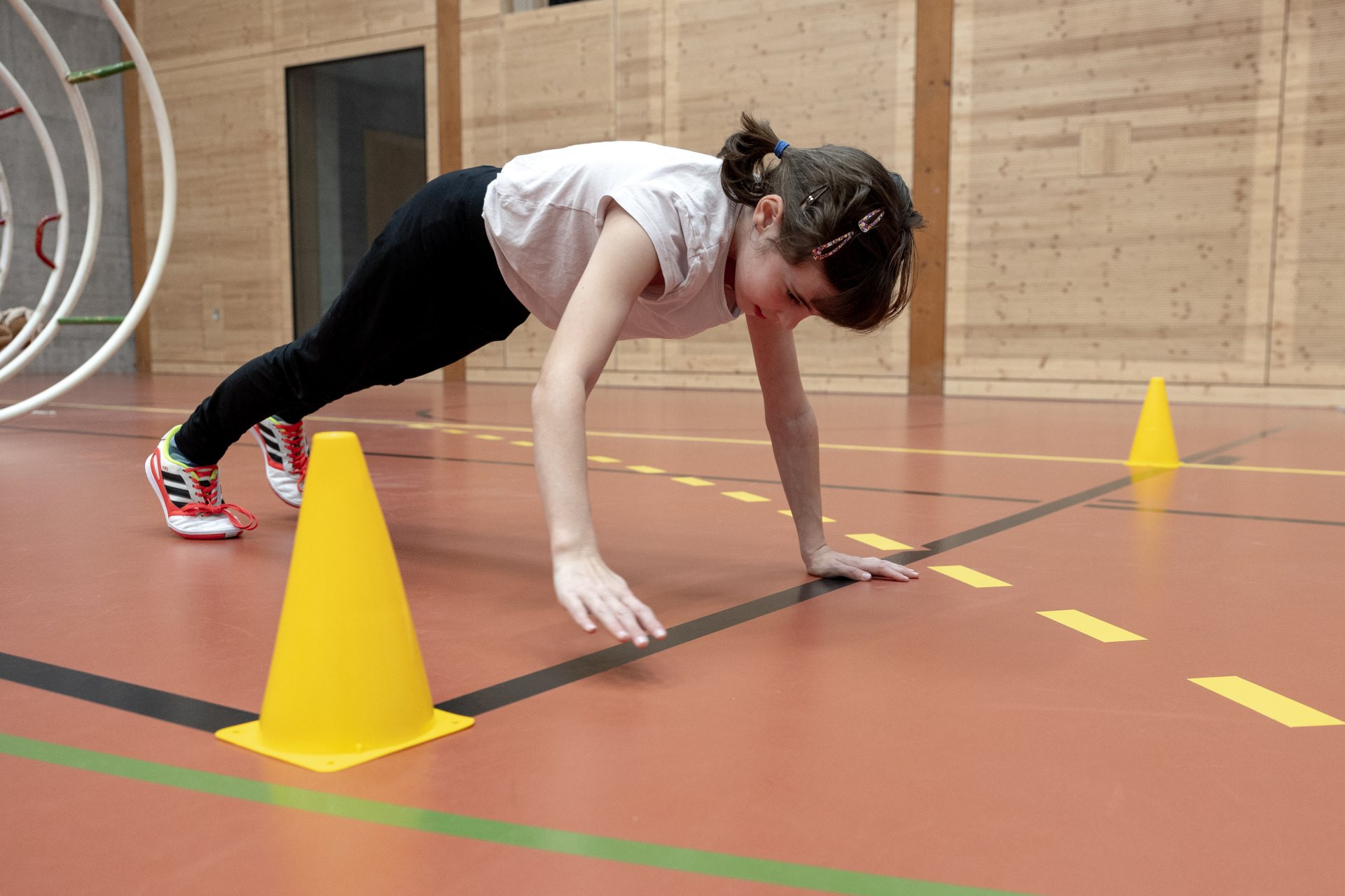 Rhönrad – Se maintenir en équilibre et se stabiliser habilement dans différentes positions: Jeu de l’échelle avec exercices d’appui