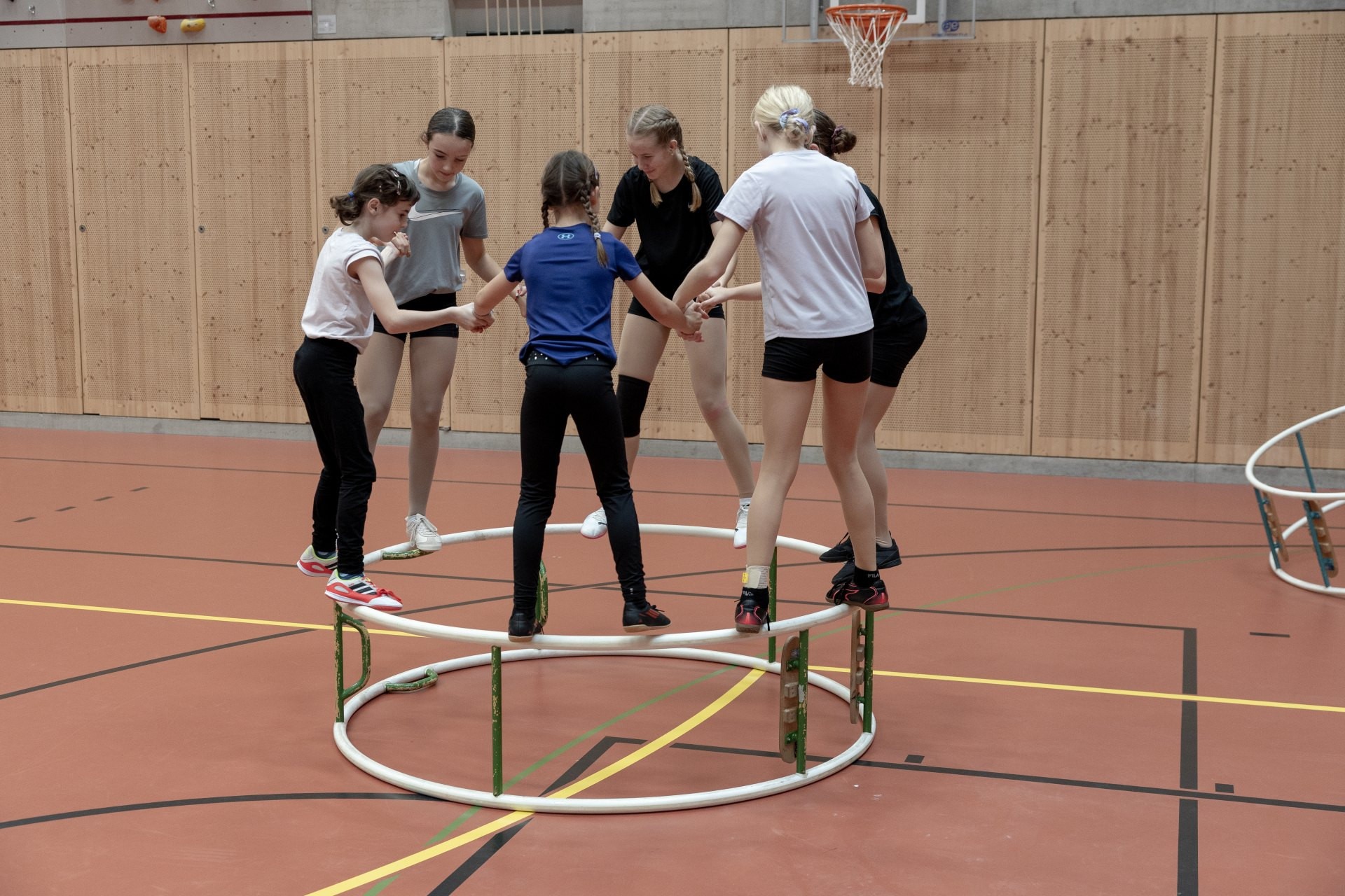 Rhönrad – Interagir de façon harmonieuse en tant qu’équipe: Défi de groupe