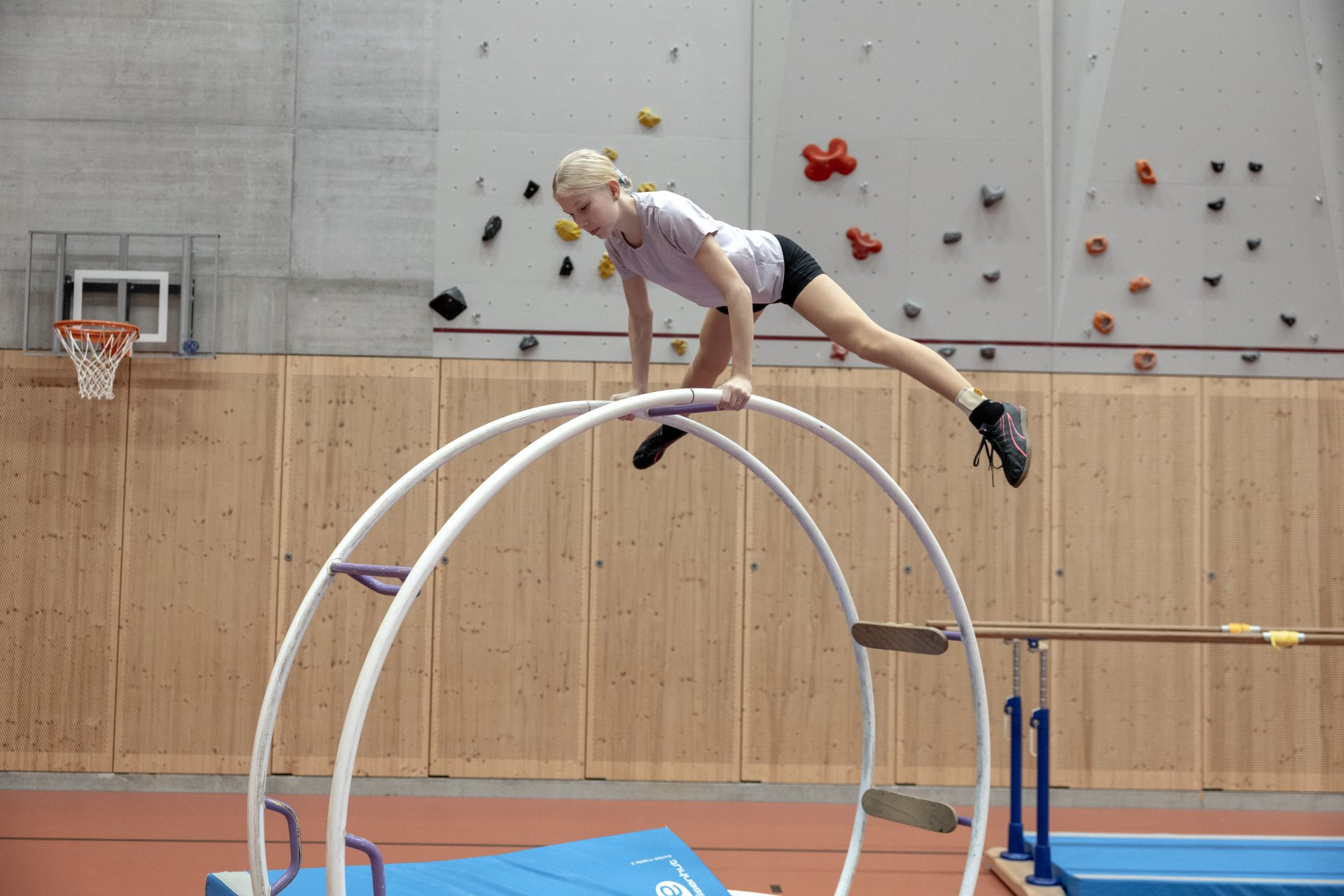Rhönrad – Se balancer de façon dynamique: Balancés arrière