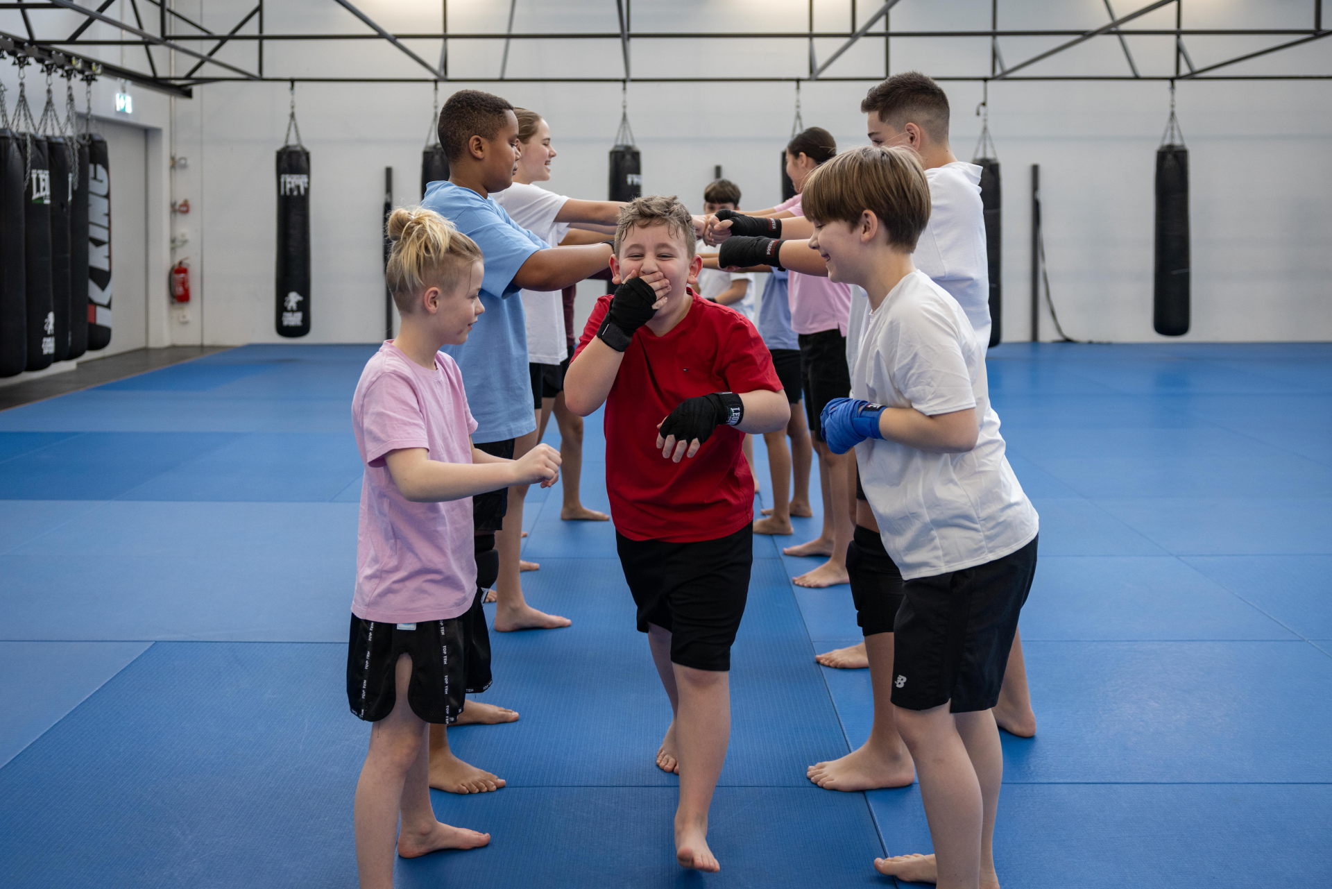 Kick-boxing light – Se comporter mutuellement avec loyauté, respect et confiance: Haie d’honneur