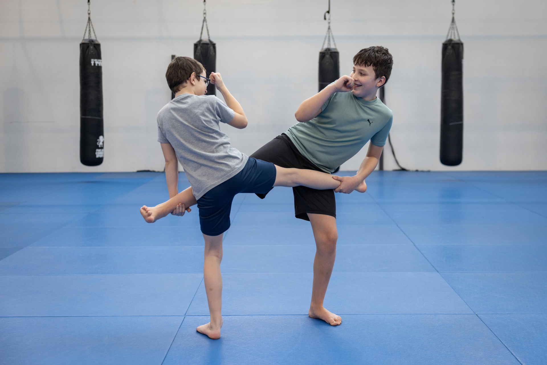 Kick-boxing light – Rechercher la stabilité et l’équilibre dynamique: Défi sur une jambe