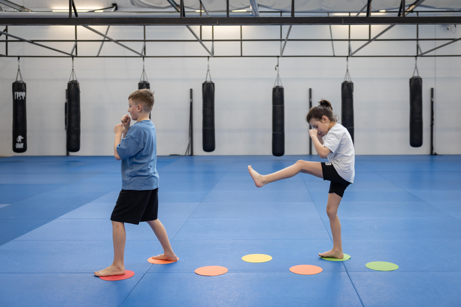 Kick-boxing light – Rechercher la stabilité et l’équilibre dynamique: Nénuphars et grenouilles